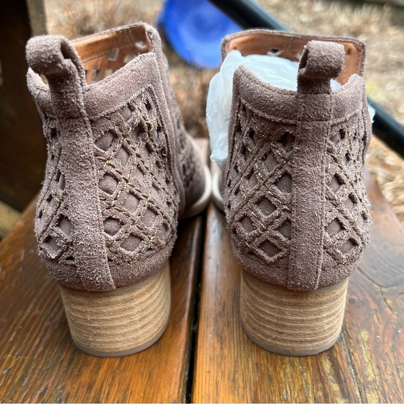 JEFFREY CAMPBELL TAGGART TAUPE SUEDE LEATHER ANKLE BOOTIES SIZE 7.5  NEW - Picture 10 of 15